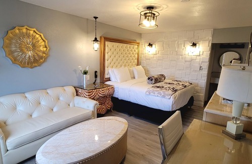 Hastings Hotel | Dragonfly Inn and Suites