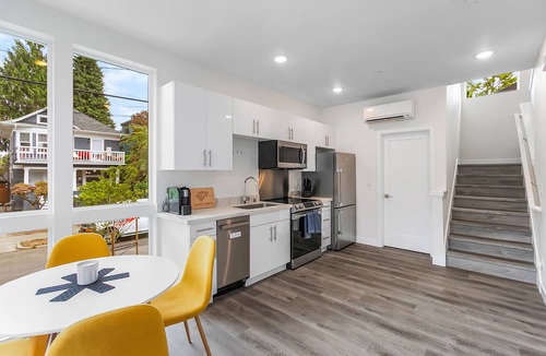Capitol Hill Hostel | Dragonstone Sweet Suite