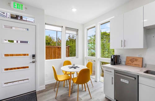 Capitol Hill Hostel | Dragonstone Sweet Suite
