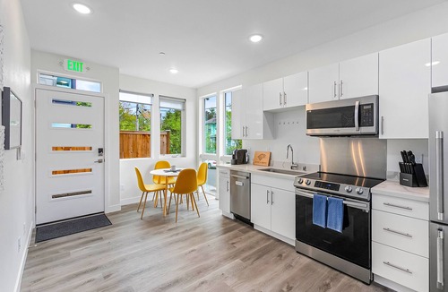 Capitol Hill Hostel | Dragonstone Sweet Suite