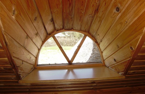 Nykobing Mors House | Dragstrup Vig. 130 m2 wooden holiday cottage w/thatchroof. 100m. to the beach.