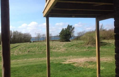 Nykobing Mors House | Dragstrup Vig. 130 m2 wooden holiday cottage w/thatchroof. 100m. to the beach.
