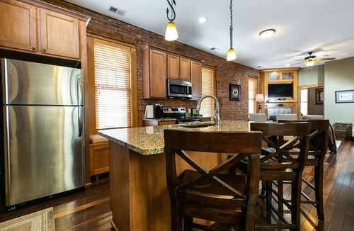 Dubuque Apartment | Drake House- Fleur De Lis (Private hot tub)