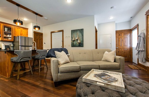 Dubuque Apartment | Drake House: The Loft (Private Hot Tub)