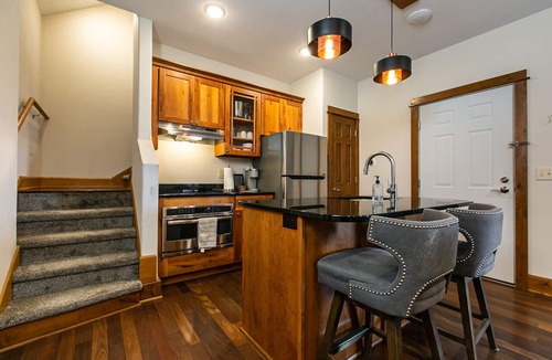 Dubuque Apartment | Drake House: The Loft (Private Hot Tub)