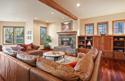 River West House | Drake Park Villa