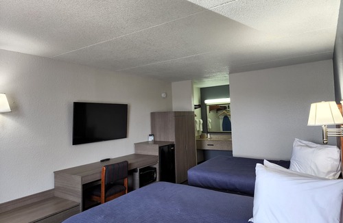 Hendersonville Hotel | Drakes Creek Inn