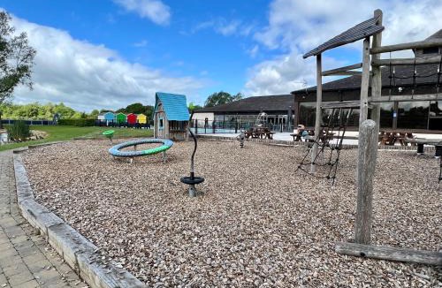 South Cerney Ski Chalet | Drakes View Dog friendly chalet