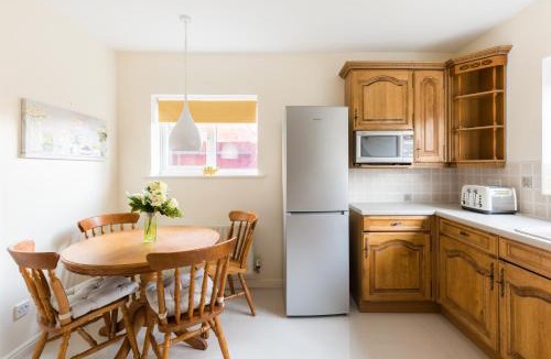 Tamworth House | Drayton Manor House FREE parking