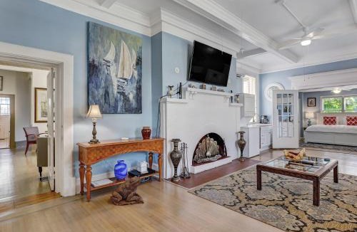Thomas Square House | Drayton Place Estate