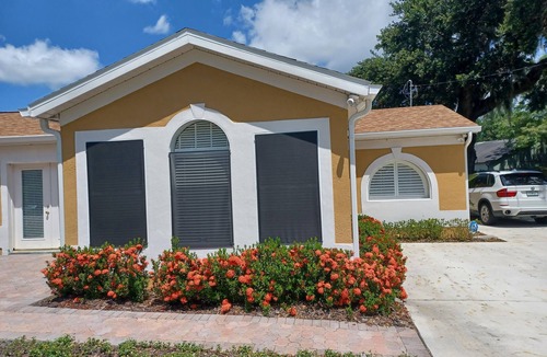 Lorna Doone House | Drayton Place Staycation - Private Lk/Pk Front Ste