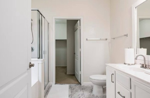 Austin House | Dream 4-Bedroom Oasis in Vibrant South Austin – Space, Style & Location!