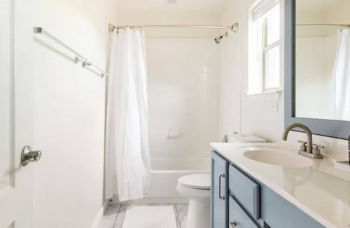 Austin House | Dream 4-Bedroom Oasis in Vibrant South Austin – Space, Style & Location!