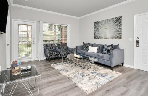 Central Southwest House | Dream Away 2 Bedroom 1 Bath Sleeps 6 Near NRG & Dwtwn Gym Pool