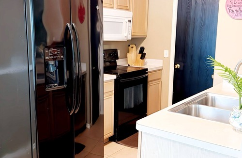 Wylie House | Dream away in this charming 3 beds home with split bedrooms for added privacy.