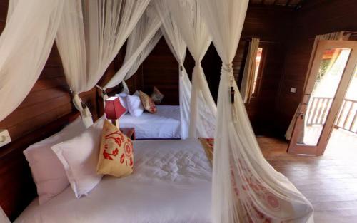 Mushroom Bay Resort | Dream Beach Cottages