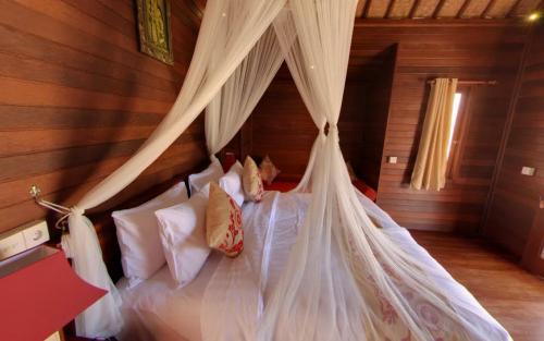 Mushroom Bay Resort | Dream Beach Cottages