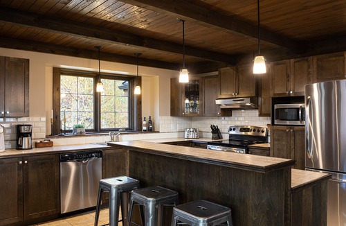 Stoneham Cottage | Dream Cottage Overseeing Ski Slopes (25yo and higher to rent only)