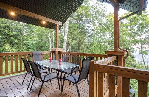 Stoneham Cottage | Dream Cottage Overseeing Ski Slopes (25yo and higher to rent only)
