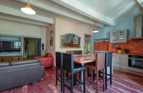 Alignan-du-Vent Apartment | DREAM COLOR
