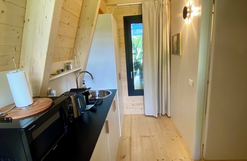 Les-Trois-Moutiers Cottage | Dream ecolodge in a fairytale castle
