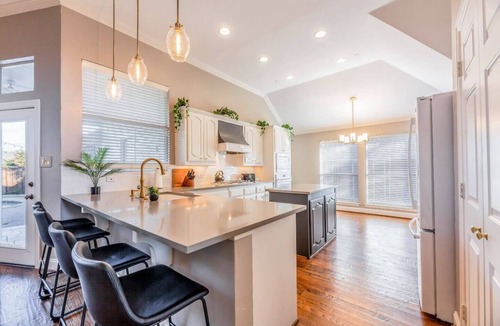 Far North Dallas House | Dream Getaway ☾ Luxe Casa w/Pool + Patio Fire Pit