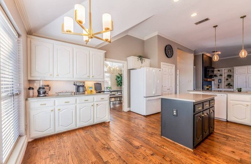 Far North Dallas House | Dream Getaway ☾ Luxe Casa w/Pool + Patio Fire Pit