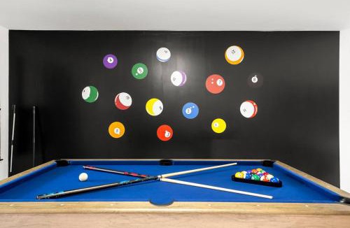 Carrollton House | Dream GetAway Pool Hot Tub Game Room
