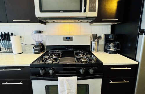 Glendale Apartment | DREAM HOLLYWOOD APARTMENT WITH FREE PARKING