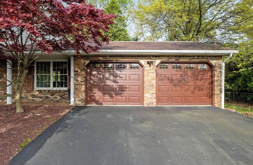 Binghamton House | Dream Home - Spacious 6-bedroom house with AC, WiFi in delightful Binghamton