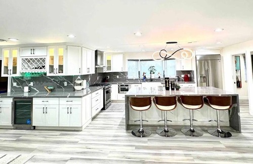 West Covina House | Dream Home with swimming pool & Jacuzzi