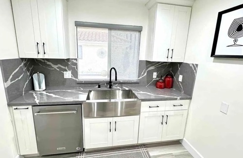 West Covina House | Dream Home with swimming pool & Jacuzzi