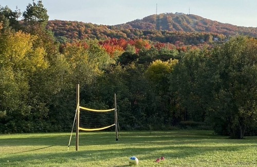 Bromont Cottage | Dream house with mountain view, hot tub and pool table