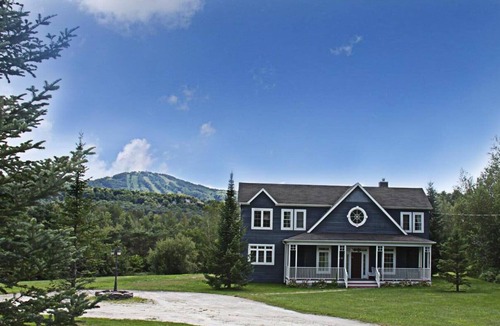 Bromont Cottage | Dream house with mountain view, hot tub and pool table