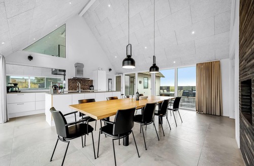 Kryle House | Dream house with pool, whirlpool and activity room.