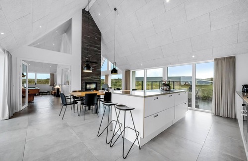 Kryle House | Dream house with pool, whirlpool and activity room.