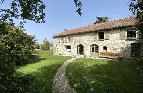 Berrie Villa | Dream house with swimming pool surrounded by vineyards