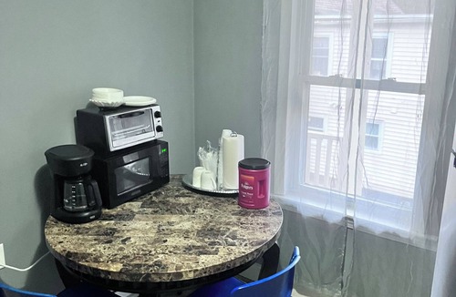 Fitchburg Apartment | Dream Inn LLC 2-bedroom apartment in fabulous Fitchburg with WiFi, fitness room