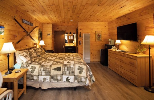 Estes Park Hotel | Dream River Front Suites R3