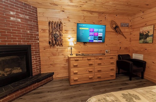 Estes Park Hotel | Dream River Front Suites R4