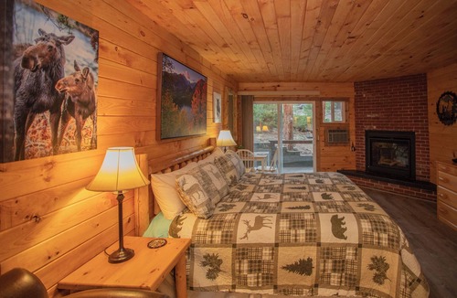 Estes Park Hotel | Dream River Front Suites R2
