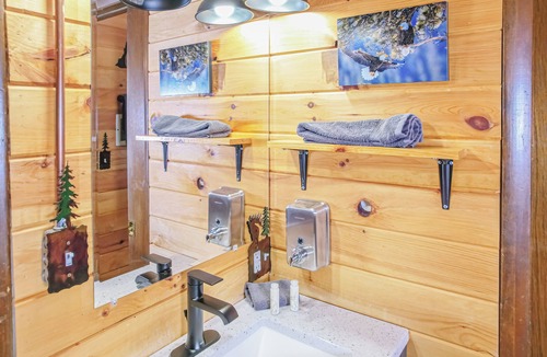 Estes Park Hotel | Dream River Front Suites R1