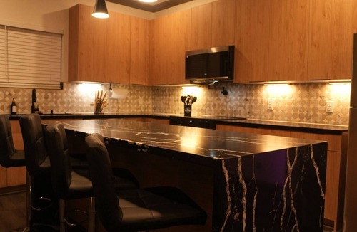 Northeast Houston House | Dream Stay, Modern Luxury, LED Stairs Stylish Design & Prime Location