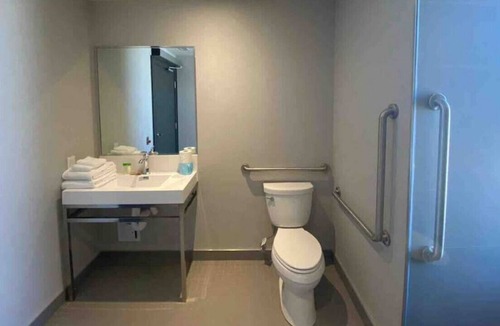 Northeast Mississauga House | Dream Suites Boutique Hotel - Private room in Mississauga