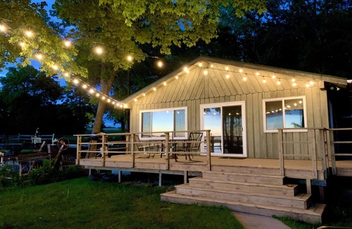 Osakis House | Dream sunsets from this two bedroom lakeside cabin