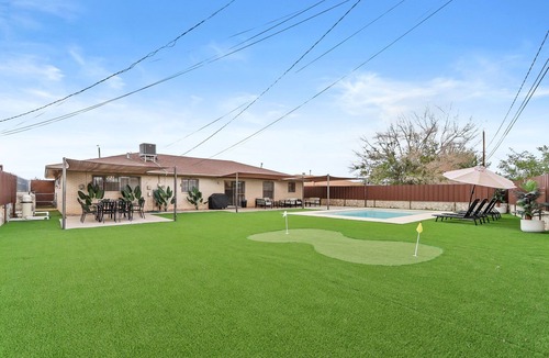 Biggs Field House | Dream Vacation Airport 10 Guest Fort Bliss Pool