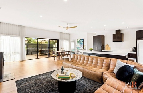 Cape Woolamai House | Dream Vacation Home, 3 Bdr 2 Ba