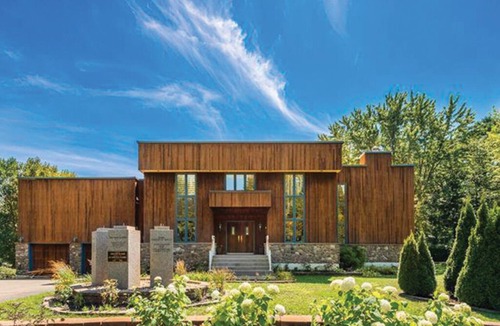 Bellefeuille Villa | Dream Vacation Home in Saint-Jerome