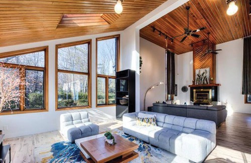 Bellefeuille Villa | Dream Vacation Home in Saint-Jerome