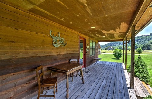 Mountain View House | Dream Valley Mountain View Cabin w/Covered Porch!
